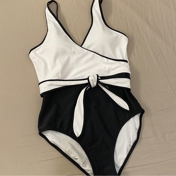 Tommy Hilfiger Waist Tie Swimsuit 🖤 - Picture 1 of 3